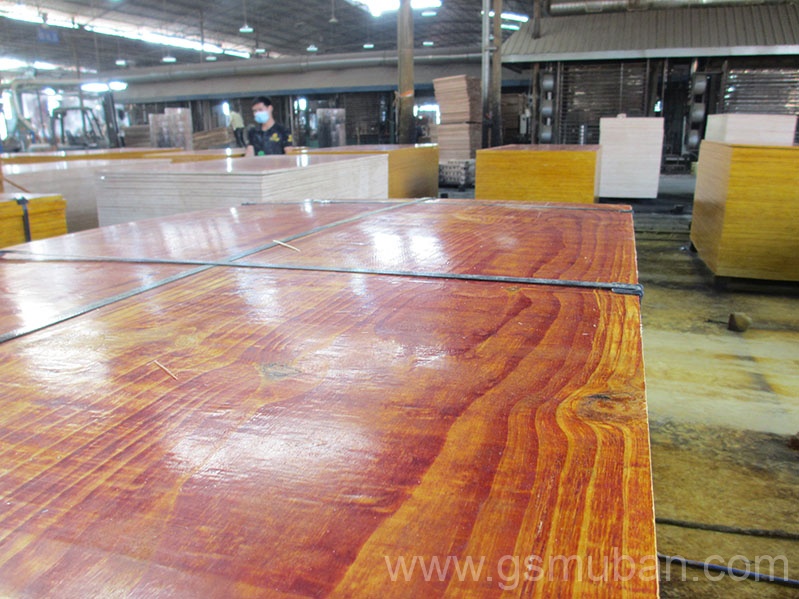 建筑紅木板批發(fā)哪個(gè)好?紅色模板如何選購(gòu) 建筑紅木板批發(fā)哪個(gè)好?紅色模板如何選購(gòu)